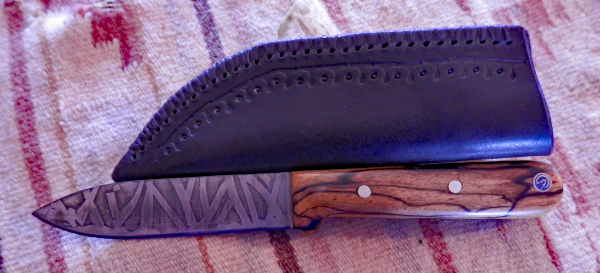 daytripper---black-and-white-ebony